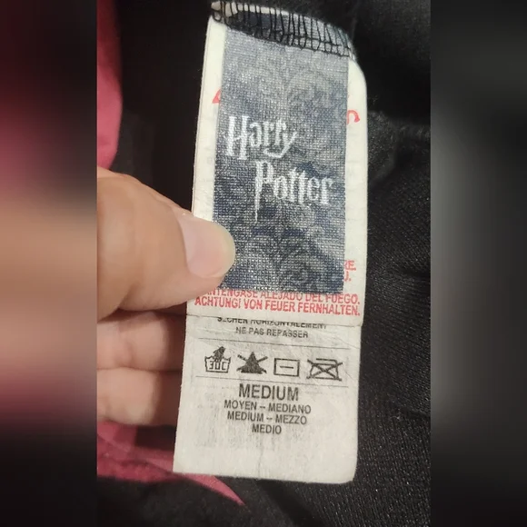 Black Coat with Gryffindor Crest - Picture 5 of 5